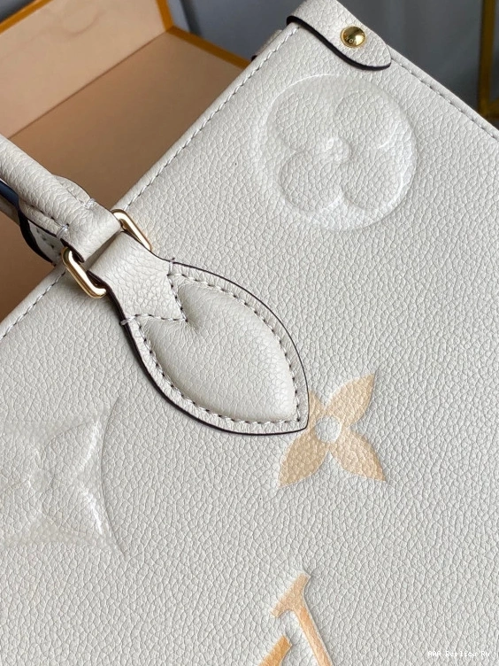 AAA Pruses Bags MM ONTHEGO LOUIS VUITTON 0723